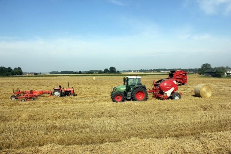 Fendt 414 Vario + Lely Welger RP 445 + Ursus 3512 + Kuhn GA 7501