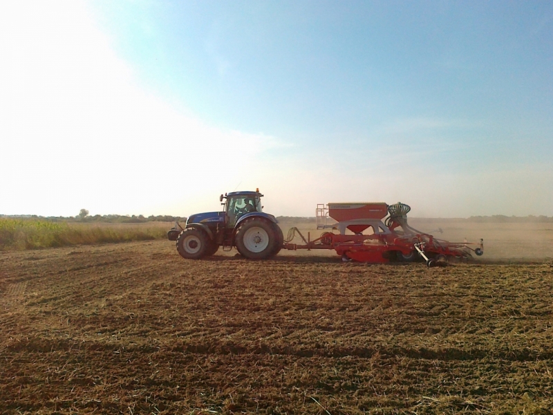 New Holland T7060 + Pottinger Terrasem C4