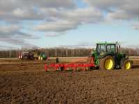 John Deere 6630 +Unia Tur R 40 4+1