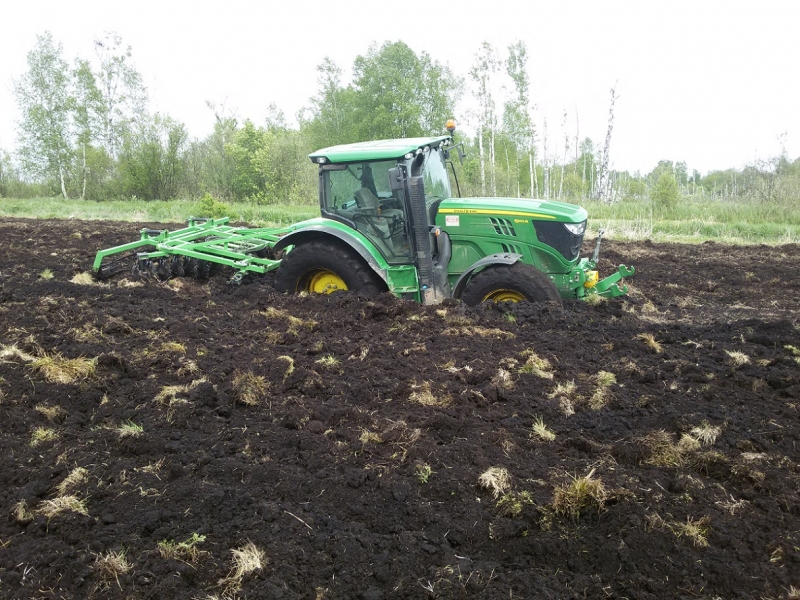 JD 6140R & Bomet