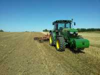 JD 6140R & KUHN HXL 44