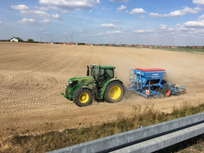 John Deere 6150R & Lemken Compact Solitair 9H