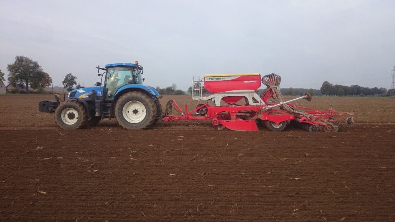 NH6070PC + Pottinger Terrasem R3