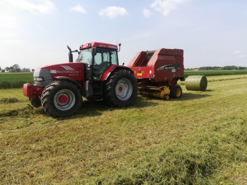 Mccormick mtx 120 New Holland BR 750