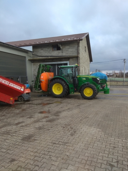 John Deere 6145R i Amazone UF 1201