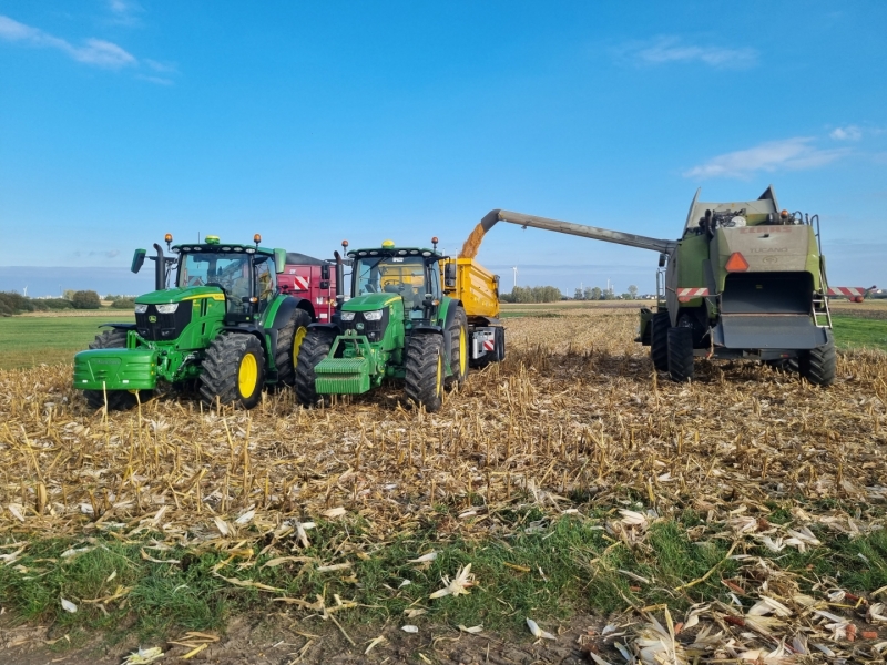John Deere 6R + Claas Tucano 440