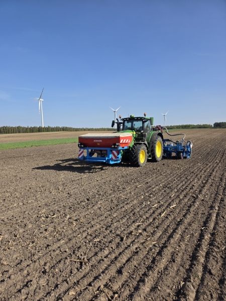 John Deere 6R175 + Monosem Valoterra Ultimate