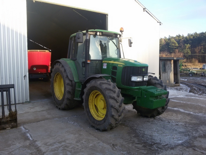 John Deere 6330