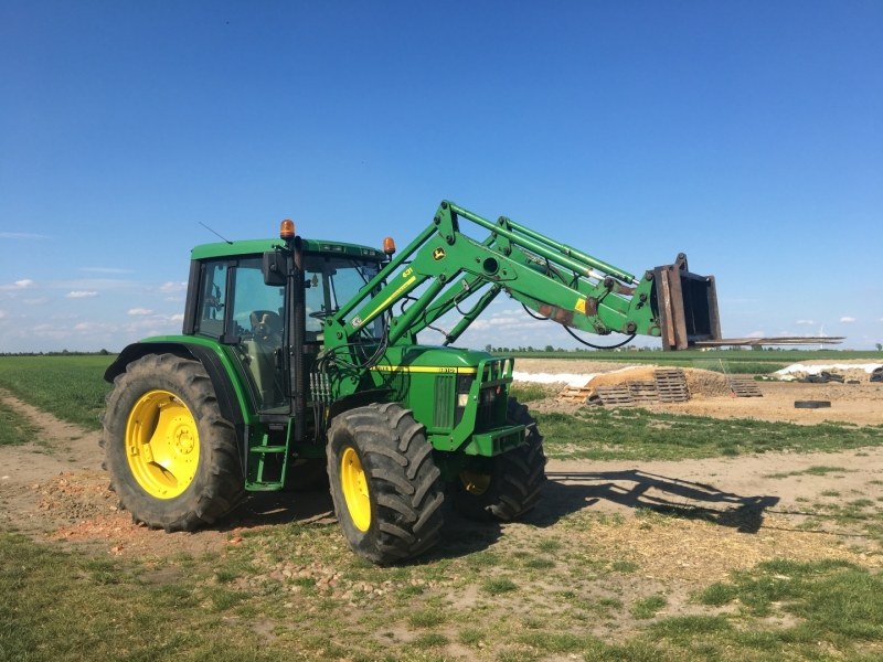 John Deere 6410