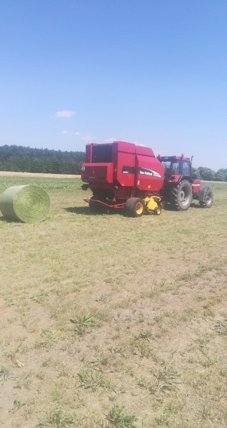 New Holland BR 750