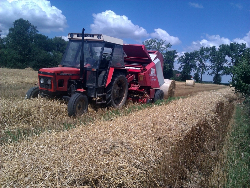 Zetor 7211 & Welger Rp200