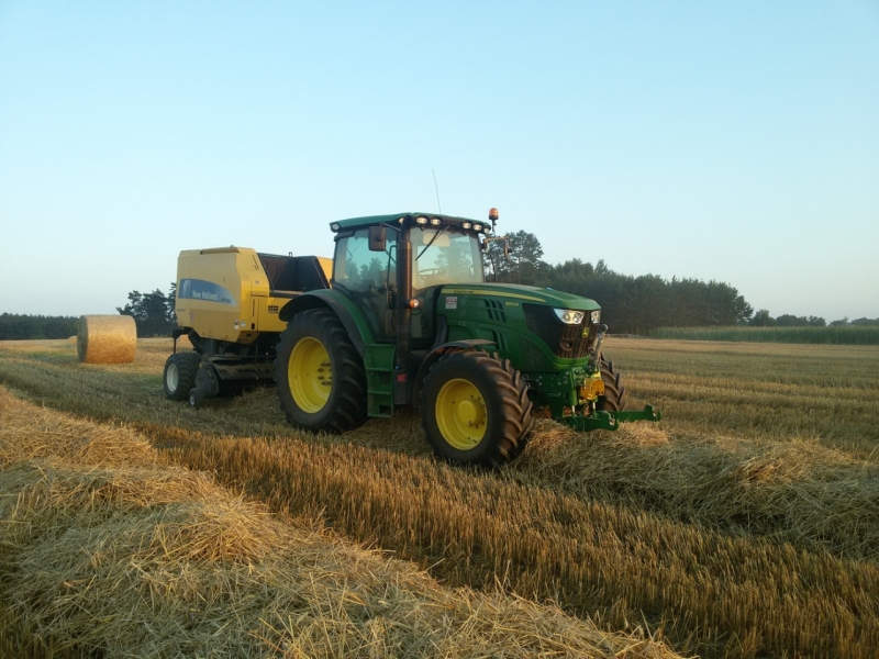 JD 6140R & New Holland BR7060