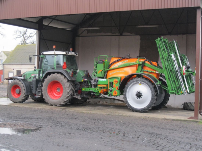 Fendt 714 i Amazone ux3200