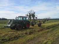 Fendt 312 z helikopterem