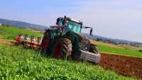 Fendt 930 Vario & Kuhn Vari master L on land 6.