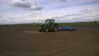 John Deere 6210R + Farmet K600