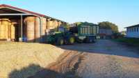 John Deere 6195M  i Krone MX370GD