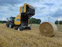 New Holland br750