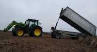 John Deere 6105R i taczka