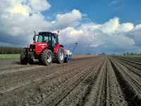 Massey Ferguson 5435 & Monosem NG4 Plus